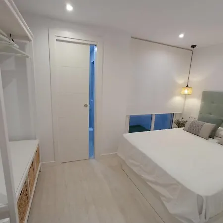 Apartment Carreteria, Central, Cosy With An Andalusian Patio