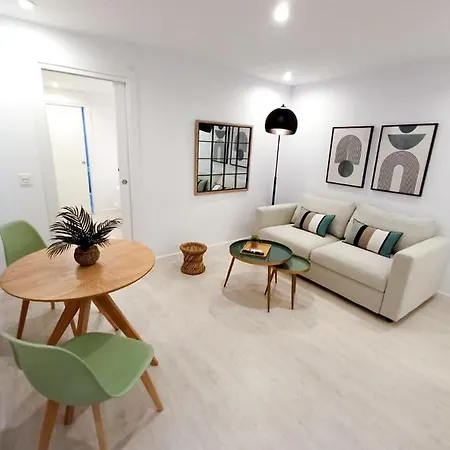 Apartment Carreteria, Central, Cosy With An Andalusian Patio *