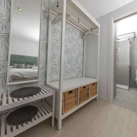 Carreteria, Central, Cosy With An Andalusian Patio Apartment *