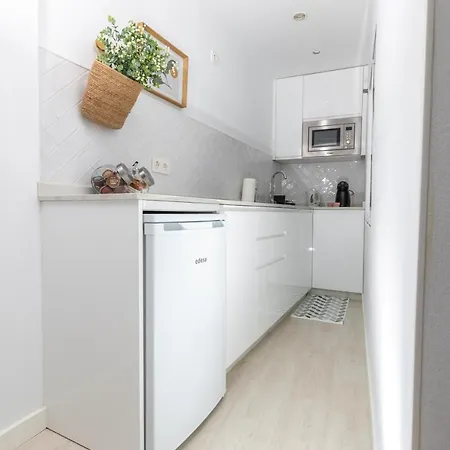 Apartment Carreteria, Central, Cosy With An Andalusian Patio *