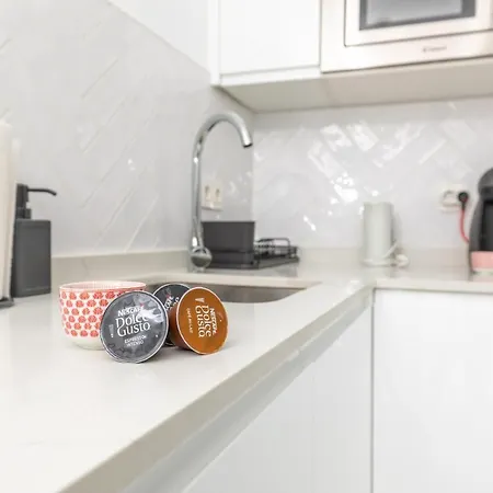 Carreteria, Central, Cosy With An Andalusian Patio Apartment *