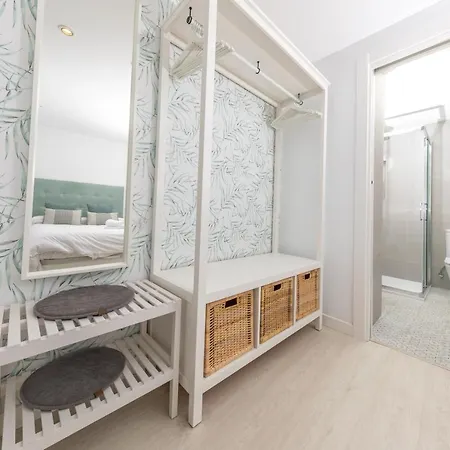 Carreteria, Central, Cosy With An Andalusian Patio Apartment *