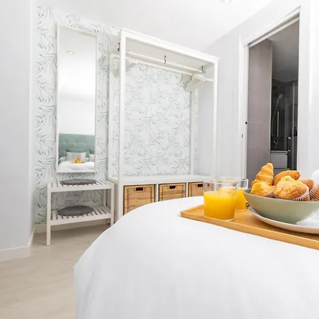 Apartment Carreteria, Central, Cosy With An Andalusian Patio Malaga