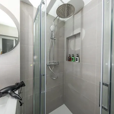 Apartment Carreteria, Central, Cosy With An Andalusian Patio *